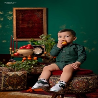 پسر، انار جادویی آتلیه کودک مشهد شادینه | آتلیه مشهد،آتلیه کودک،آتلیه نوزاد،عکس بارداری